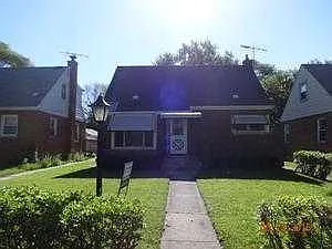 1575 Wentworth Ave photo 1