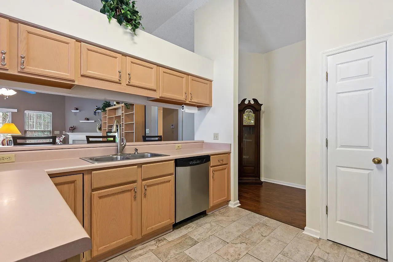 5355 Saint Ives Ln — Photo 4