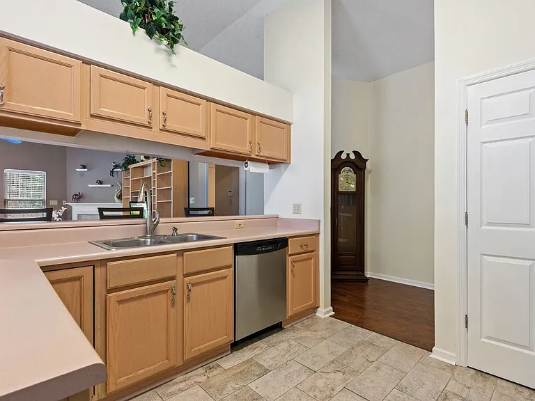 5355 Saint Ives Ln — Photo 4