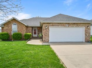 888 W Crestwood St, Nixa, MO 65714