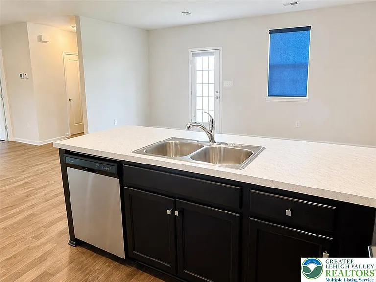 1143 Lova Ln — Photo 14
