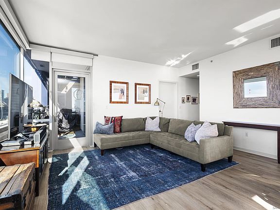 5th image of 321 10th Ave Unit 2208