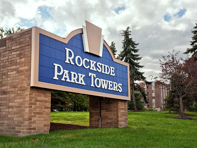 Rockside Park Towers — Photo 11