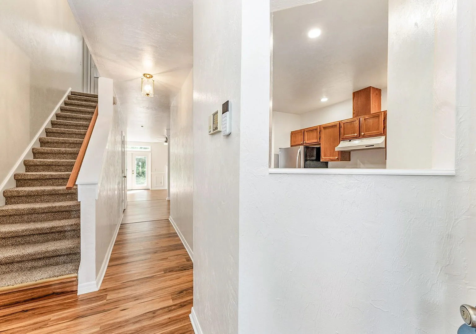 Beautiful 2BR/2.5BA Townhome in Lenox Place Move-In Ready! — Photo 3