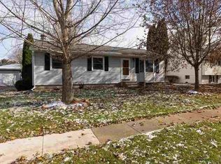 2537 Gloria Dr, Waterloo, IA 50701