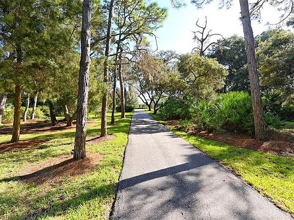 Private road to Estate, home is not visible from street