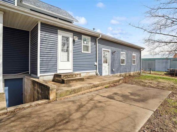 303 4th St, Wellman, IA 52356
