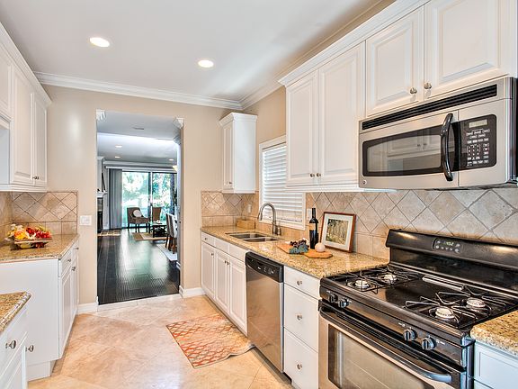 4th image of 2542 W Macarthur Blvd #141