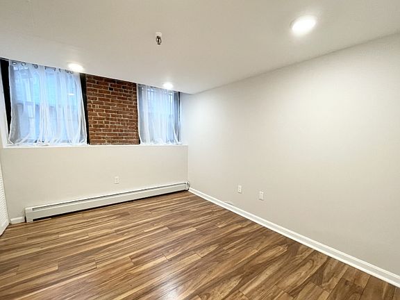 5th image of 39 Hemenway St #26X