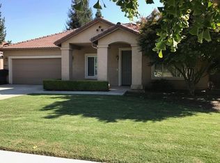 5921 W Robinwood Ave, Visalia, CA 93291