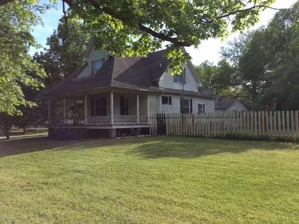 212 S 3rd St, Dahlgren, IL 62828