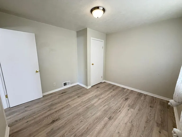 178 W Geneva Dr — Photo 16