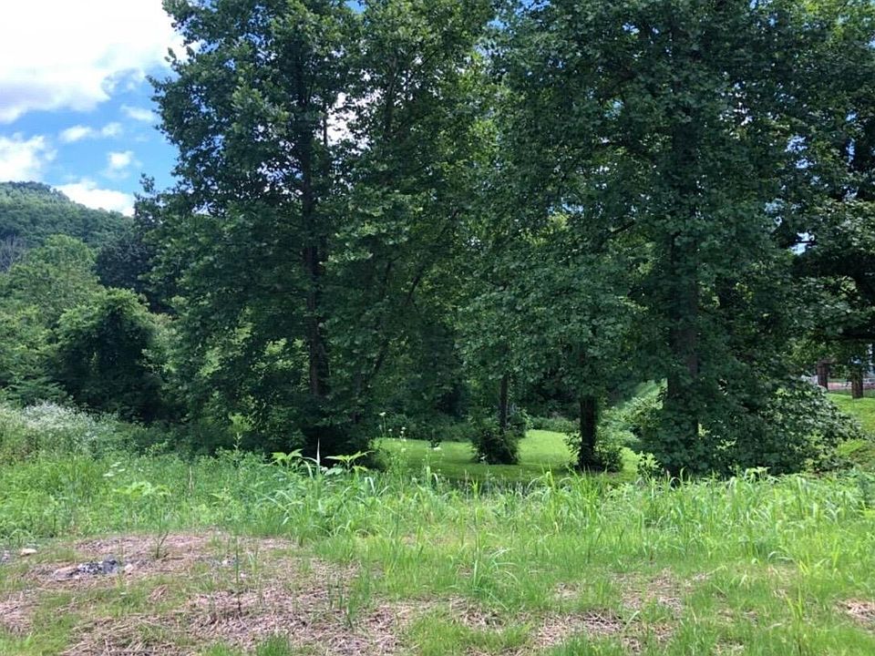 2nd image of 2251 S Highway 421