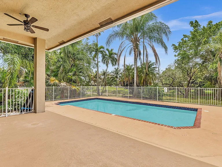 10434 NW 6th Ct — Photo 28