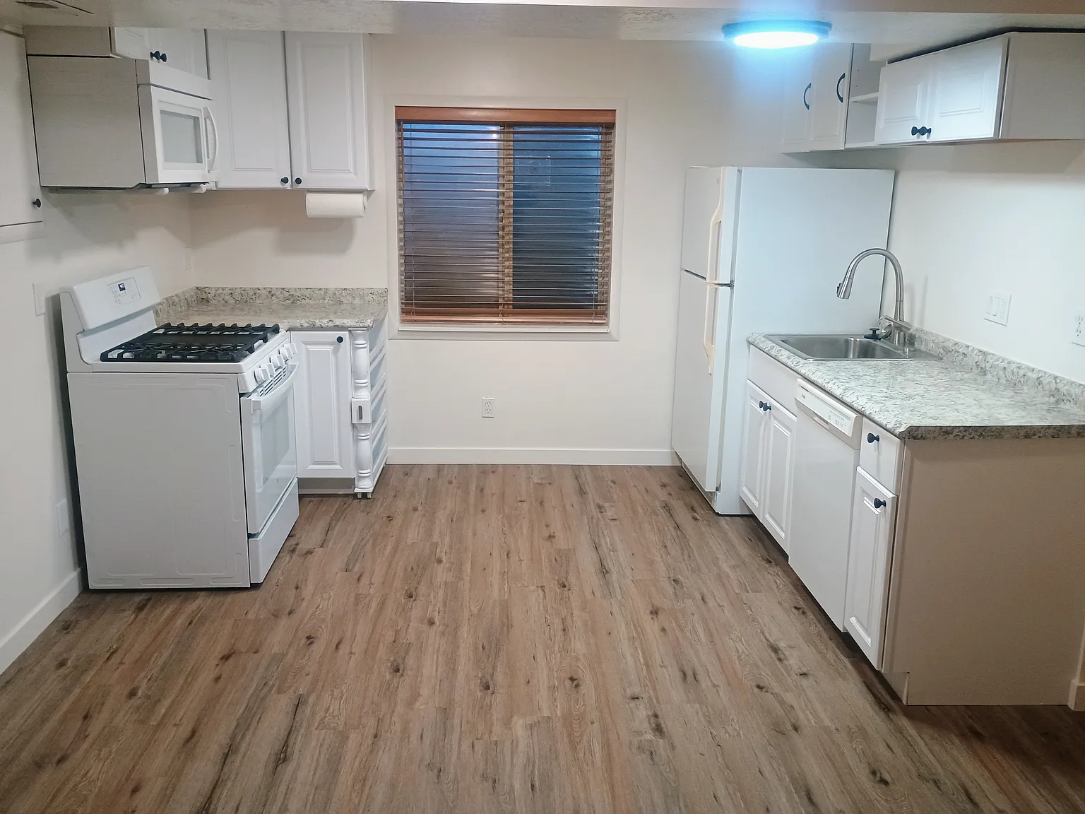 1 bed, 800 sqft, $900 — Photo 2