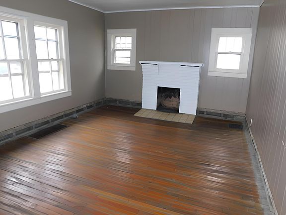 4th image of 128 S Oak St