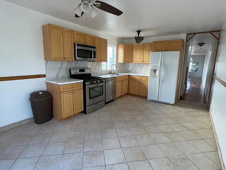 1231 Mason Ave — Photo 3