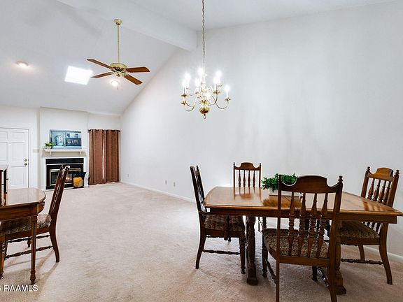 4th image of 215 E Branche St