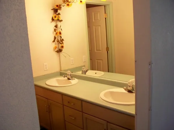 560 Abby Ln APT 2, Branson, MO 65616