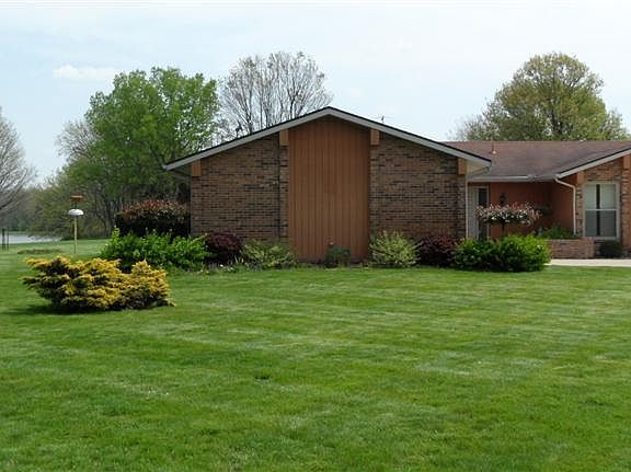 2nd image of 1895 Lakeshore Dr