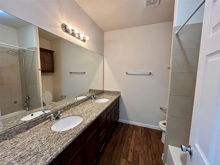 605 Rosewood St — Photo 5
