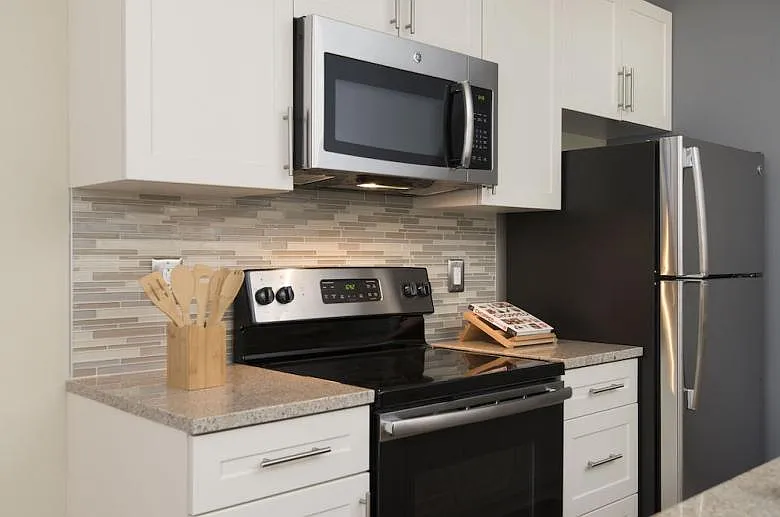 SCHENLEY APARTMENTS — Photo 3