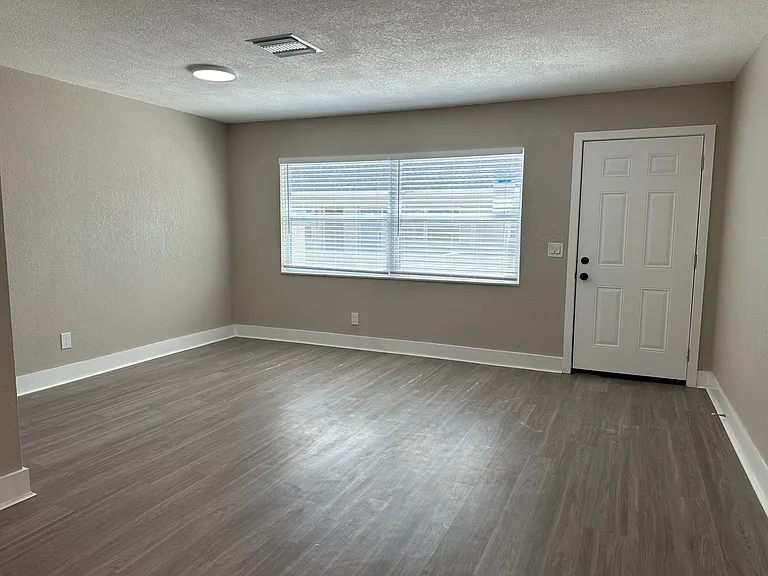 1462 Hamlet Ave — Photo 5