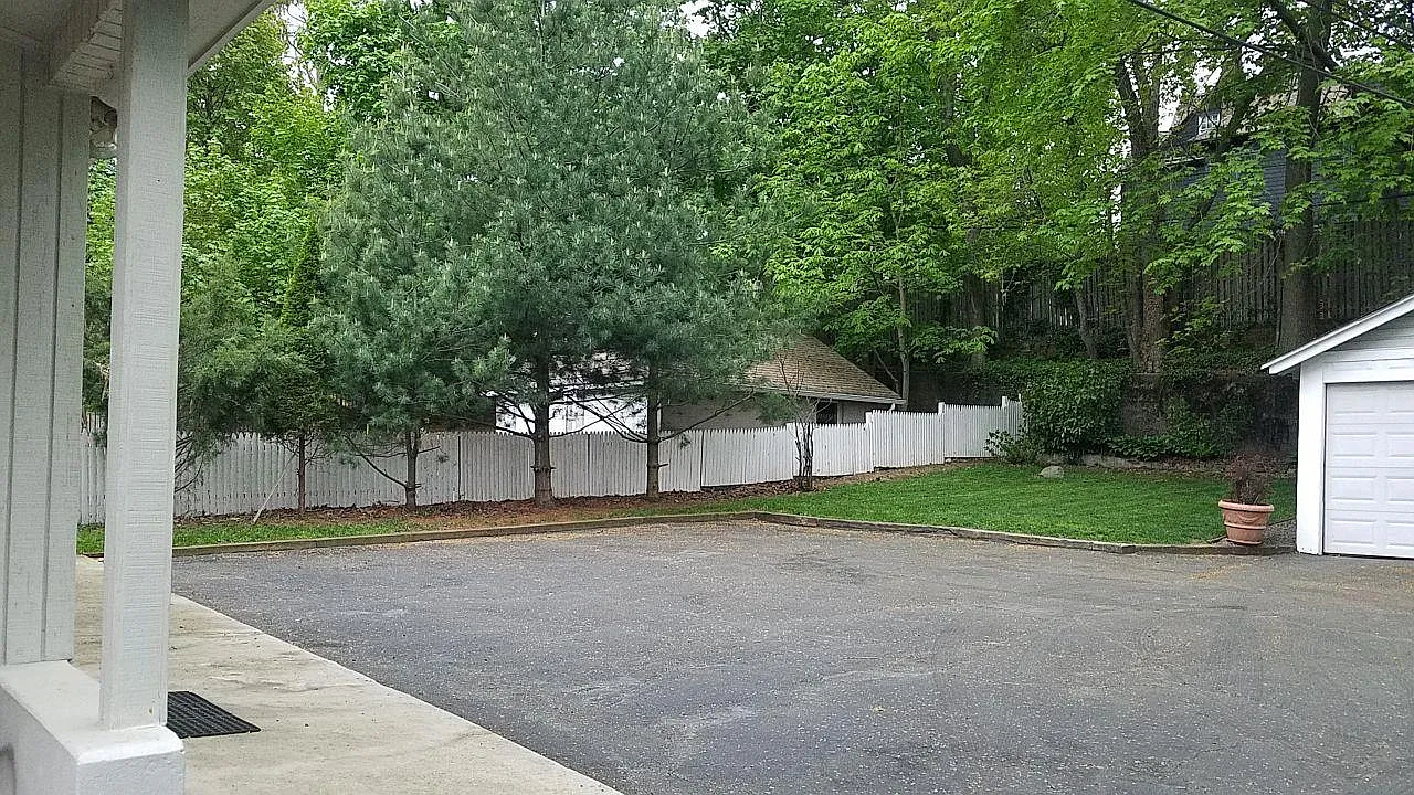 3 bed, 1200 sqft, $4,376 — Photo 3