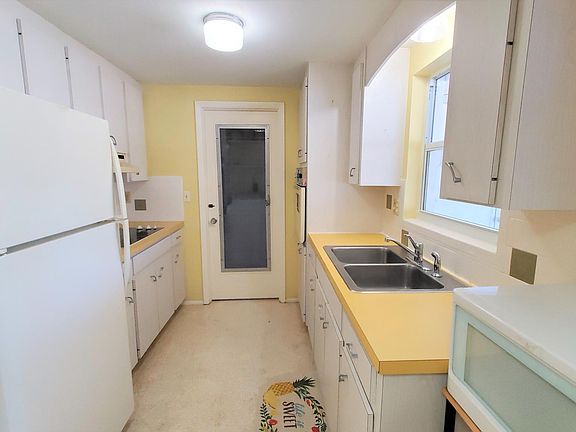5th image of 310 E Green St
