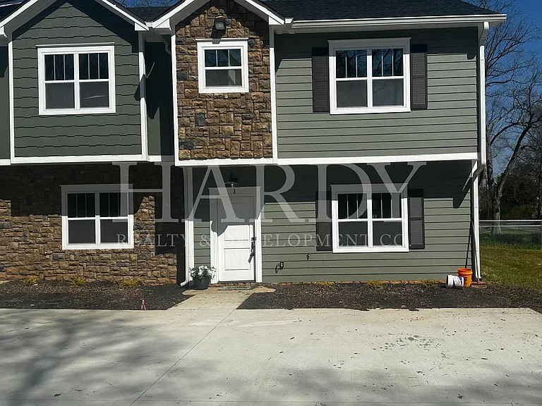 1223 S Main St — Photo 4