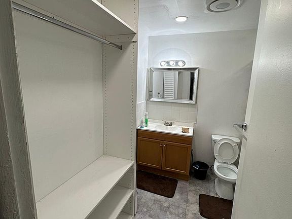 2nd image of 909 SW 10th Dr APT D