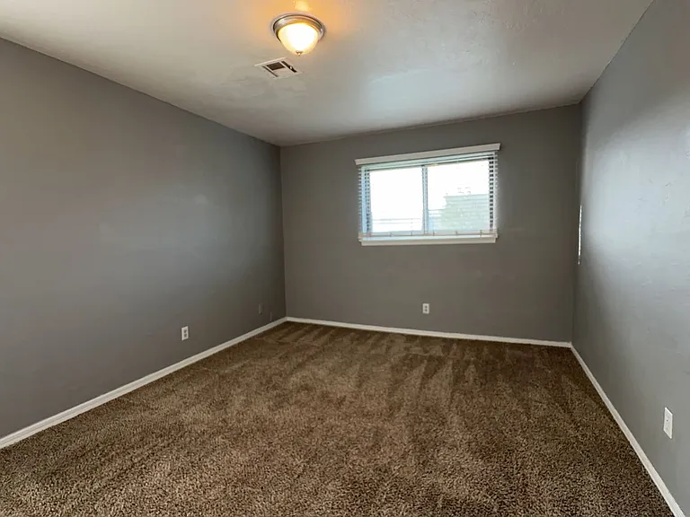1107 Piedmont Rd N #F — Photo 2