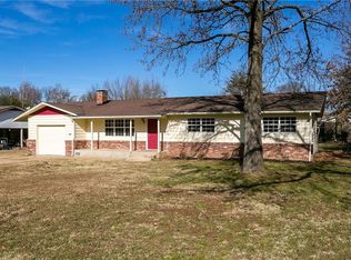 319 W Hannibal St, Siloam Springs, AR 72761