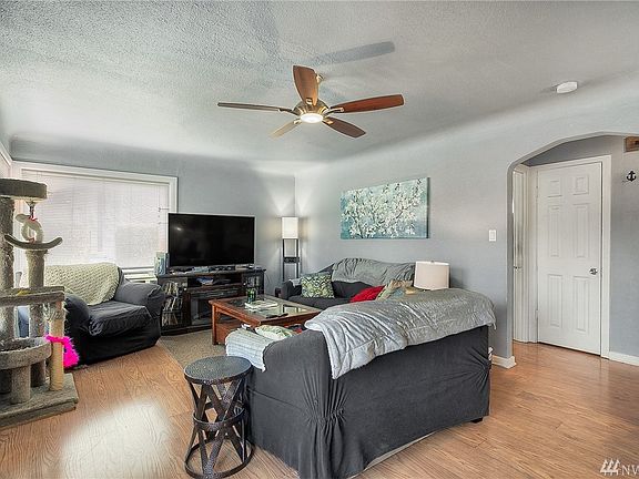 2nd image of 10808 Valley Ave E