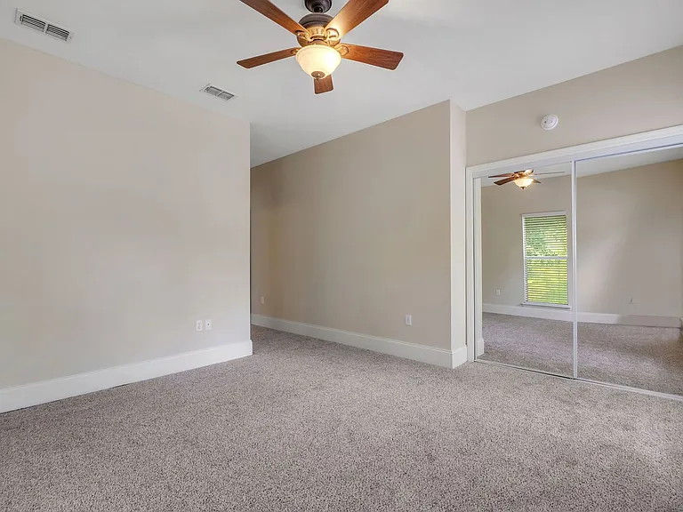 380 E Bradford Rd — Photo 20
