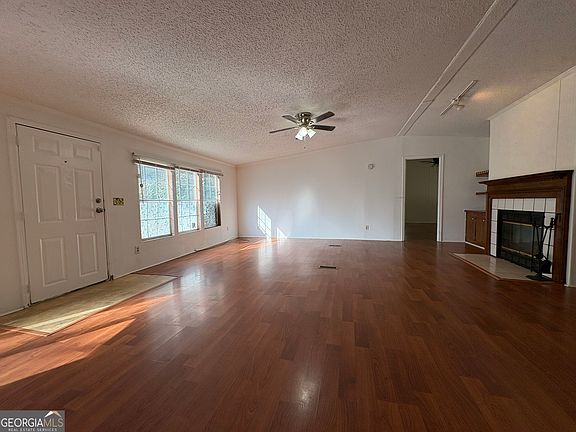 4th image of 227 Lancelot Rd
