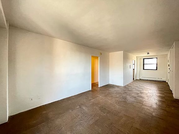5th image of 61-15 98th St #15F