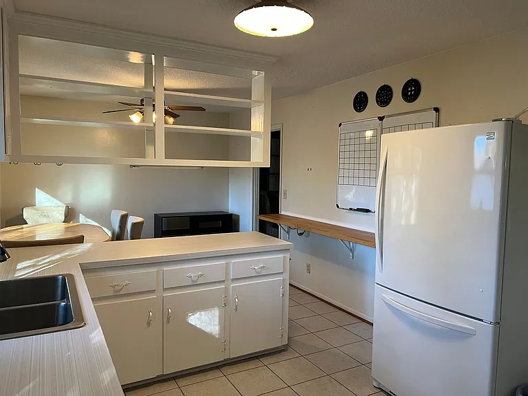 708 Austin Ave — Photo 10