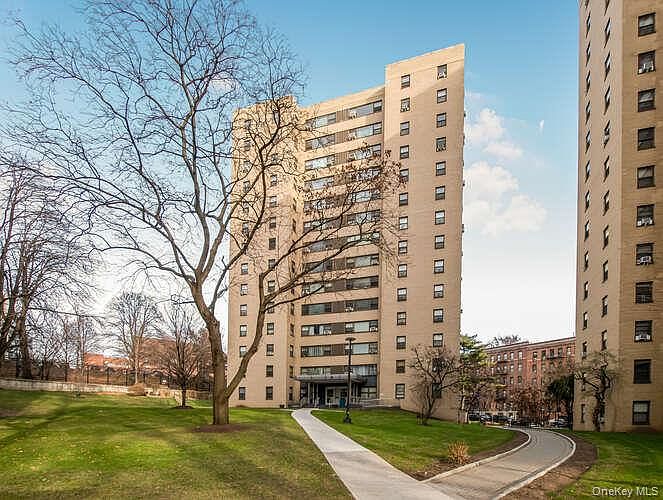 1st image of 6 Fordham Hill Oval APT 15F