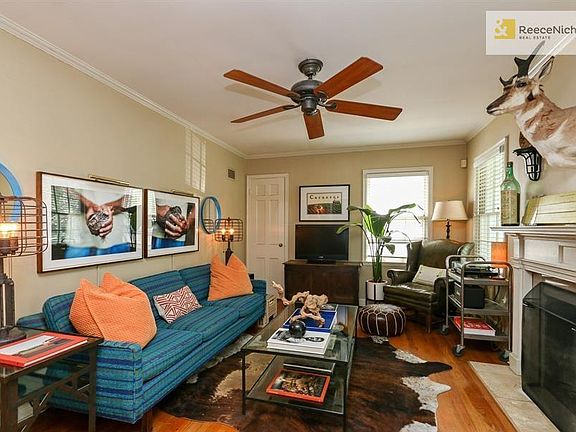 3rd image of 7909 Ward Parkway Pl
