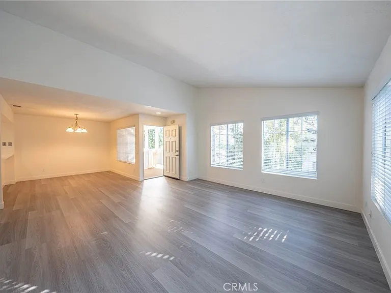 71 Woodleaf — Photo 2