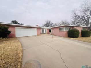 1104 S Country Club Cir, Carlsbad, NM 88220