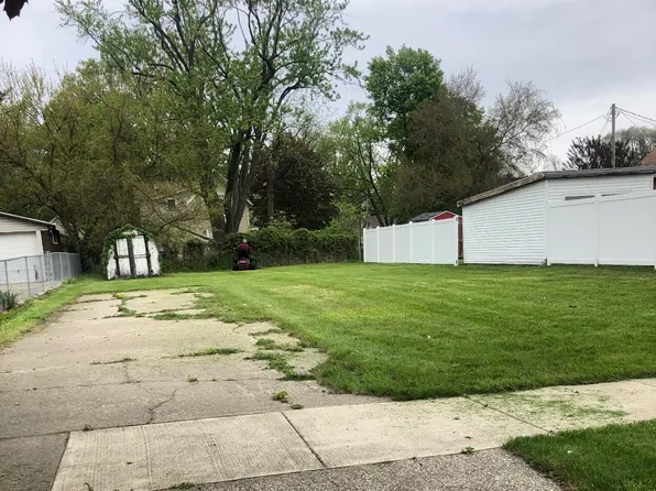 321 Lyon St, South Haven, MI 49090