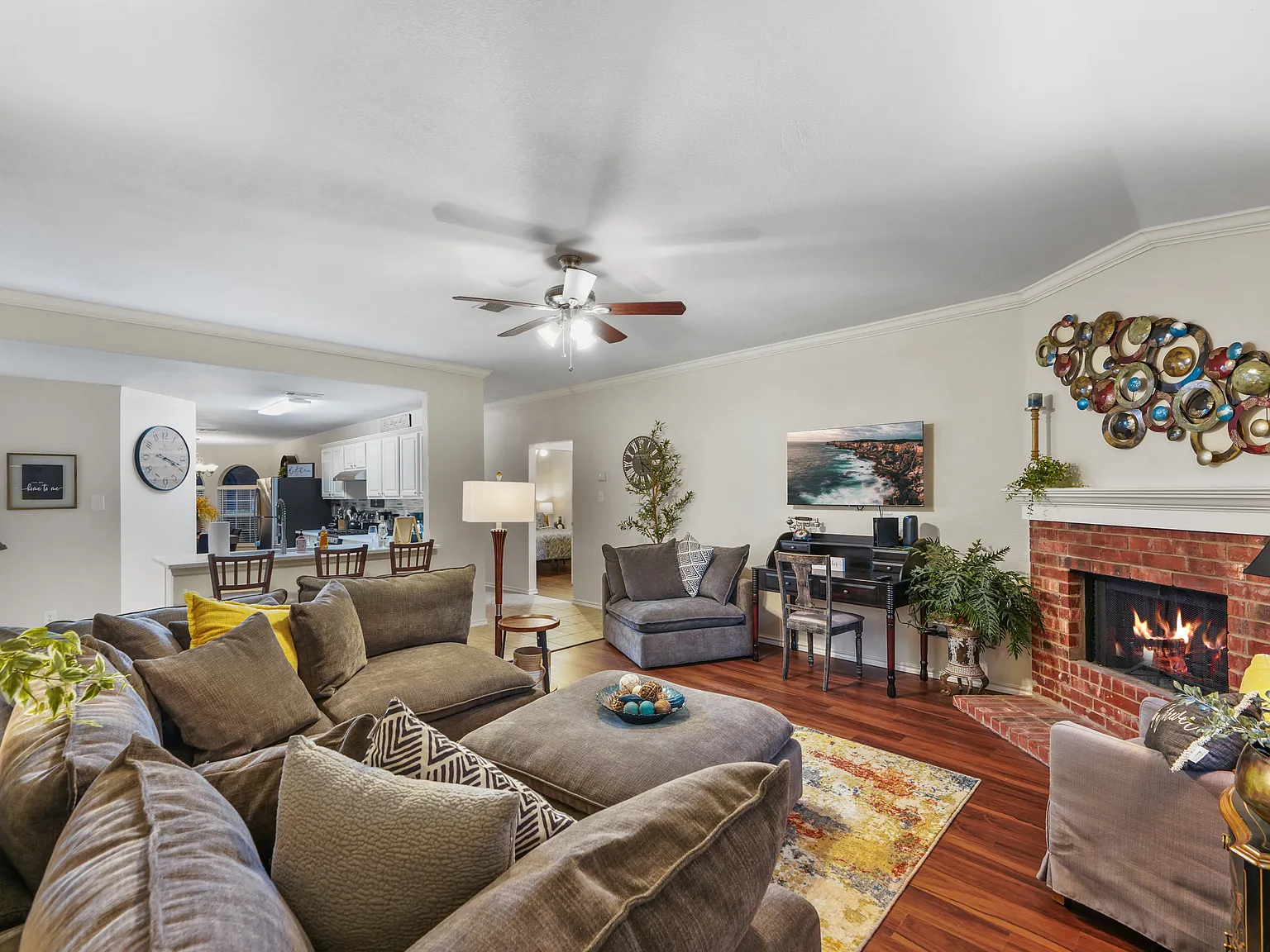 3 bed, 1536 sqft, $5,995 — Photo 3