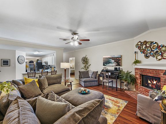 3rd image of 1001 Ridgecrest Dr