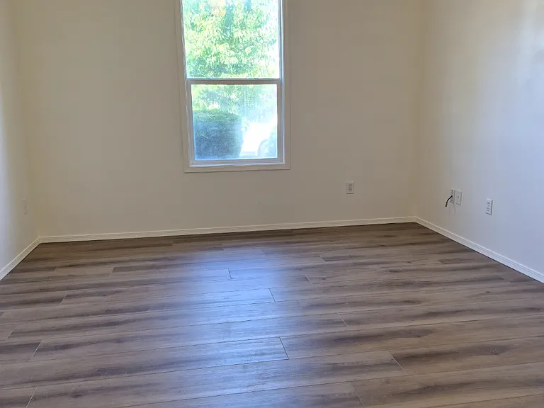 217 Midvale Ave — Photo 4