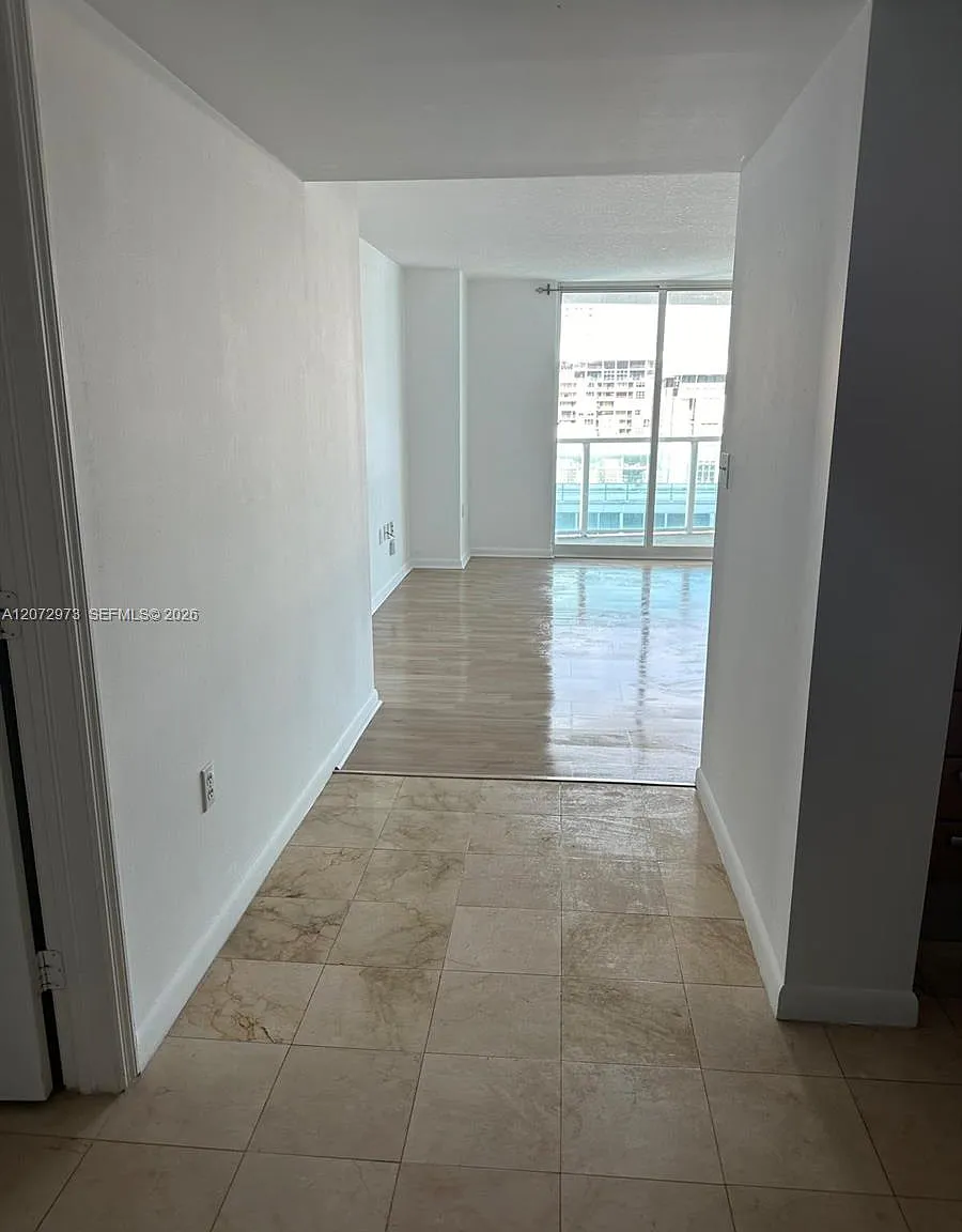 Skyline On Brickell Condo — Photo 3
