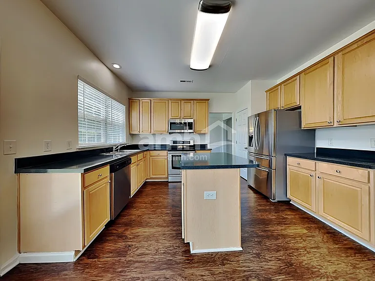 1440 Cantwell Ct — Photo 3