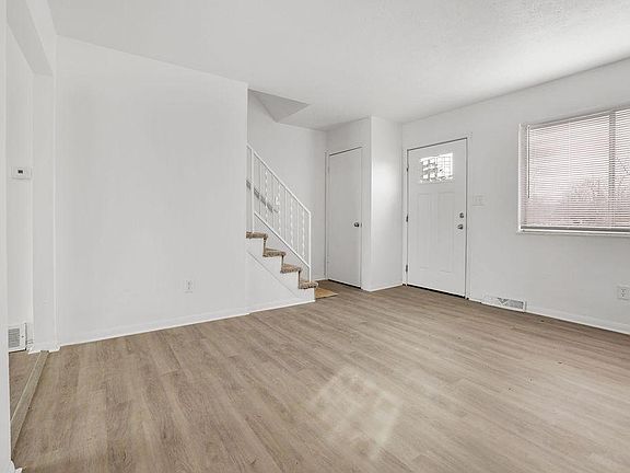 4th image of 4044 Carlton Ave APT B