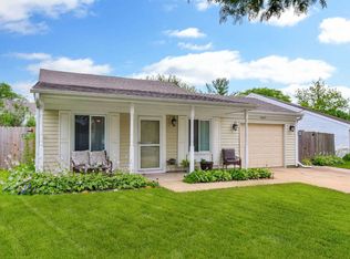 30W091 Galbreath Dr, Warrenville, IL 60555